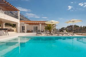 Bazén v ubytovaní Luxury Villa Vespera alebo v jeho blízkosti