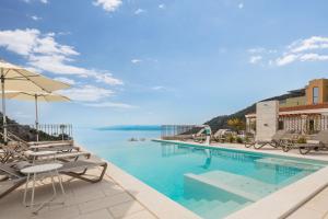 Bazén v ubytovaní Luxury Villa Vespera alebo v jeho blízkosti