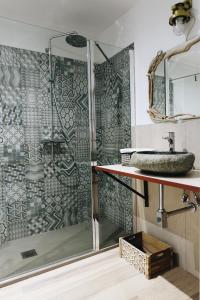 a bathroom with a glass shower with a sink at Punto Zero Suite in Corniglia