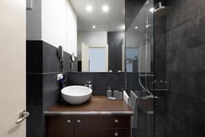Vonios kambarys apgyvendinimo įstaigoje Cute Apartment in Sants Station with HBO & Alexa & AC