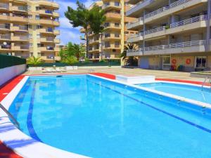 Bazén v ubytovaní Apartamentos CH alebo v jeho blízkosti