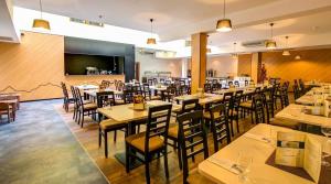 A restaurant or other place to eat at Chata 412 Tatralandia
