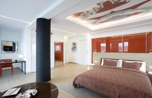Postel nebo postele na pokoji v ubytování Serenity Penthouse