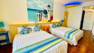 Postel nebo postele na pokoji v ubytování 海灘戀情 Beach Love 近沙灘-國旅卡特約商店 陽台房 希臘地中海風格