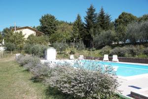 The swimming pool at or close to Agriturismo Monte della Dea
