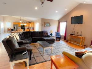 a living room with a couch and a tv at Windrock Retreat in Oliver Springs