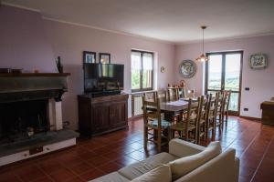 A seating area at Agriturismo Monte della Dea