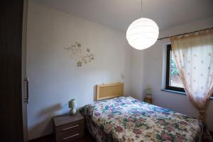 A bed or beds in a room at Agriturismo Monte della Dea