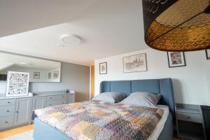 Кровать или кровати в номере idyllische Maisonette-Wohnung über der Altstadt