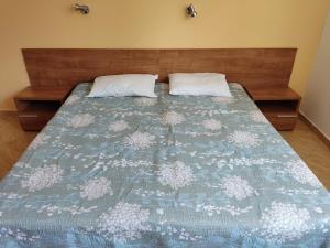 En eller flere senge i et værelse på Dean's Cozy 2 Bed Apart at Sunny Beach resort + 41 billeder