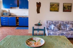 A seating area at Agriturismo Monte della Dea