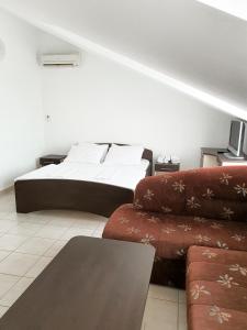 Postel nebo postele na pokoji v ubytování Apartments Prajo, Orebić
