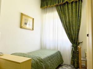 Postel nebo postele na pokoji v ubytování Hotel Reginella