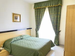 Postel nebo postele na pokoji v ubytování Hotel Reginella