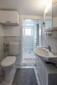 Kylpyhuone majoituspaikassa Ferienwohnung von Postel