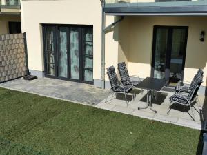 a group of chairs and a table on a patio at Windwatt in Gollwitz