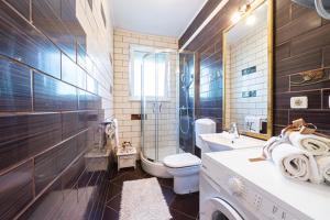 Ένα μπάνιο στο Camelia Luxury Apartments +40 φωτογραφίες