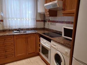 Kuchyň nebo kuchyňský kout v ubytování APCOSTAS Marina D'or 2da Línea
