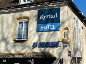 a hotel sign on the side of a building at Kyriad Chalon-Sur-Saone Centre in Chalon-sur-Saône