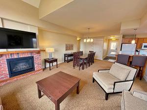 Gallery image of Spacious Blue Mountain 2 Storey - Wifi, Pool, Close to the Village & Golf in Blue Mountains