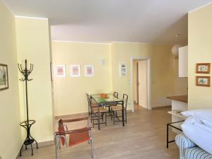 A bed or beds in a room at Cottage Pescallo Bellagio