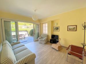 A seating area at Cottage Pescallo Bellagio