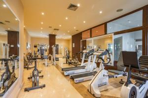 a gym with a bunch of treadmills and ellipticals at Clube do Lago Hotel in Estoril