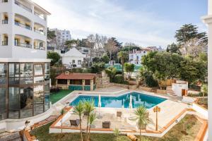 an aerial view of a swimming pool in a house at Clube do Lago Hotel in Estoril