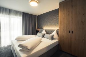 A bed or beds in a room at Panorama Residence Mösern