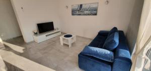 TV a/nebo společenská místnost v ubytování Apartmani Naomi&Leo