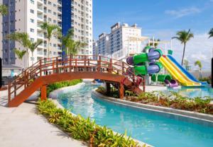 a water park with a bridge over a water slide at Salinas Exclusive Resort in Salinópolis