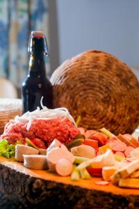 Makanan di atau berdekatan hotel