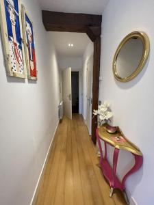 a hallway with a table and a mirror on a wall at Sagasta Centro in Logroño