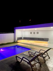 Bazén v ubytování CASA MONTEBELLO CON PISCINA PRIVADA EN LA MESA nebo v jeho okolí