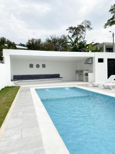 Bazén v ubytování CASA MONTEBELLO CON PISCINA PRIVADA EN LA MESA nebo v jeho okolí