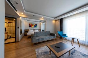 Postel nebo postele na pokoji v ubytování Şehrar Suite Hotel