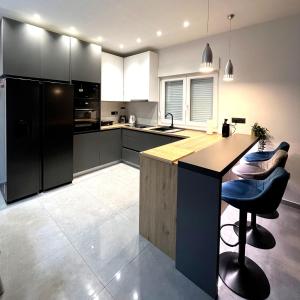 Η κουζίνα ή μικρή κουζίνα στο Experience Sibenik Apartments