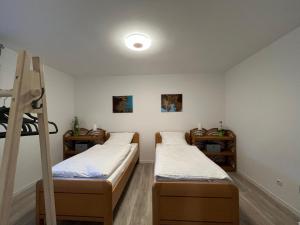 Schlossblick tesisinde bir odada yatak veya yataklar