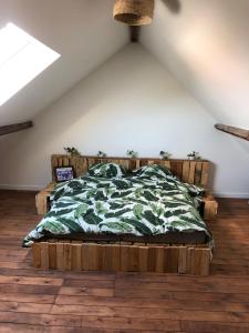 Un pat sau paturi într-o cameră la La MER