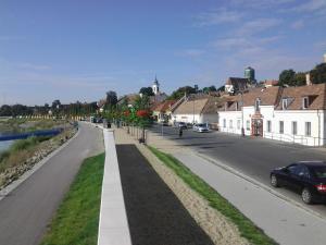 a street in a town with houses and a road at Centrum Panzió in Szentendre