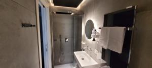 Santarella Guest House的一间浴室