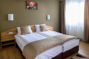 Ένα ή περισσότερα κρεβάτια σε δωμάτιο στο Семеен хотел При Вергил