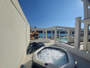 Bazén v ubytovaní Guesthouse Raffaello alebo v jeho blízkosti