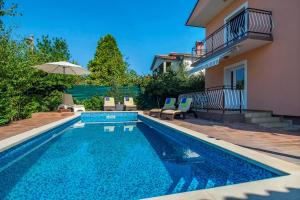 Bazén v ubytovaní Holiday House Jagoda alebo v jeho blízkosti