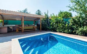 Bazén v ubytovaní Holiday House Jagoda alebo v jeho blízkosti