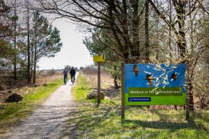 Imagem da galeria de Cozy cottage TOLVE met 4 fietsen vlakbij natuurgebieden Drents Friese Wold, Fochteloërveen en gevangenisdorp Veenhuizen em Oosterwolde