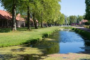 Imagem da galeria de Cozy cottage TOLVE met 4 fietsen vlakbij natuurgebieden Drents Friese Wold, Fochteloërveen en gevangenisdorp Veenhuizen em Oosterwolde
