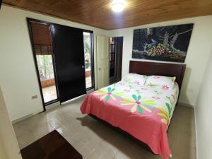 Postel nebo postele na pokoji v ubytování CASA DE CAMPO CORRALEJAS - ANOLAIMA