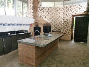 Kuchyň nebo kuchyňský kout v ubytování CASA DE CAMPO CORRALEJAS - ANOLAIMA