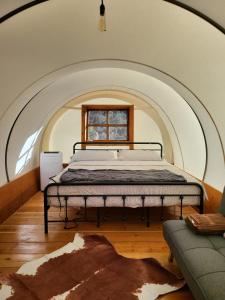 เตียงในห้องที่ Zion View Camping